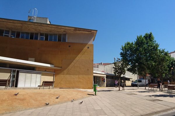 Centre cívic Alcalde Morera, a la plaça de Can Palet