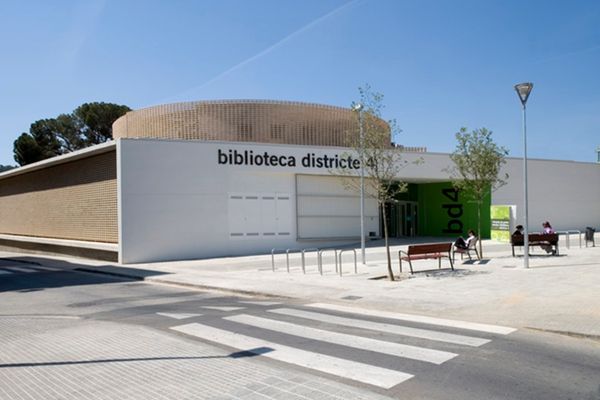 Biblioteca del districte 4, al carrer de l'Infant Martí