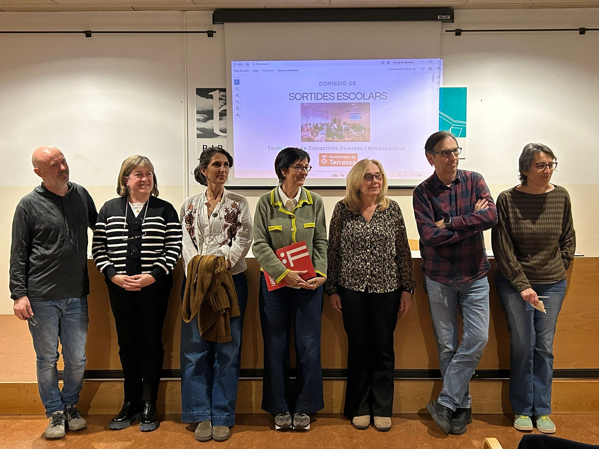 surten les 6 persones que van fer la presentació de la sessió