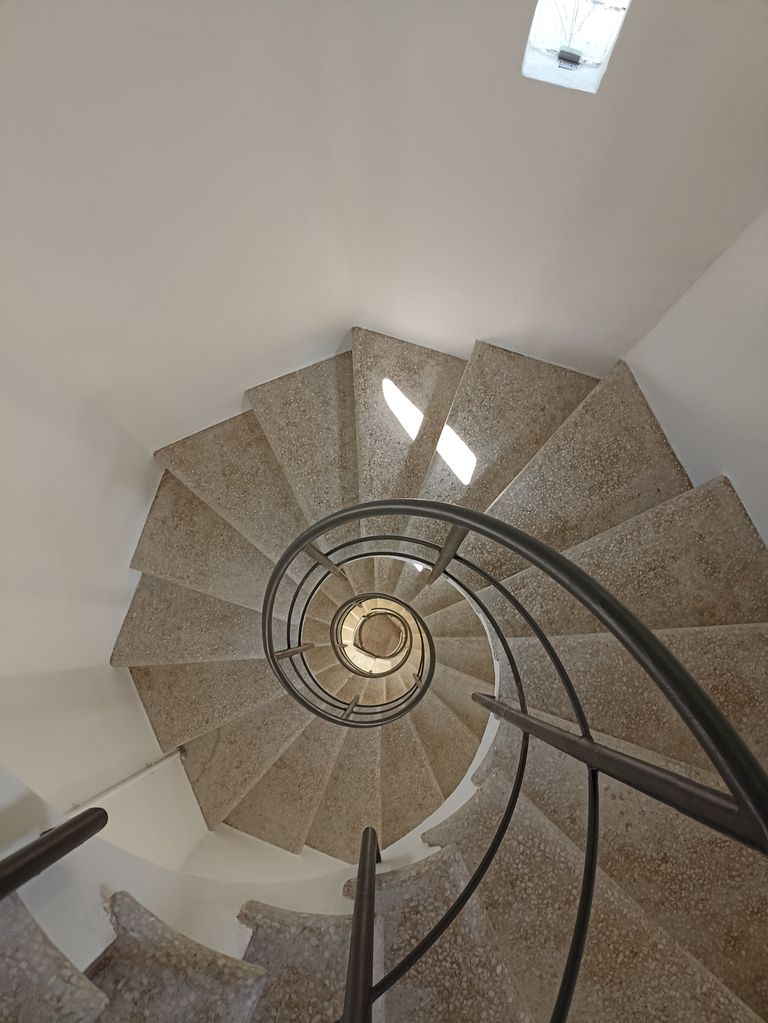 Detall de l'escala de la torre minaret